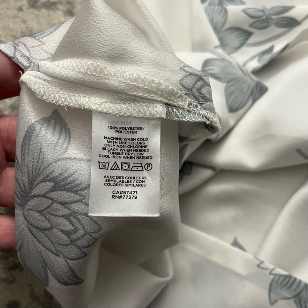 Like 🆕 Ann Taylor cowl neck elegant floral print blouse - Picture 10 of 10
